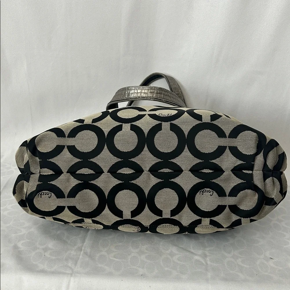 Coach Grey/Black Signature C Print Classic Poppy Travel Tote Bag Purse 🌺🌺 - Picture 5 of 16
